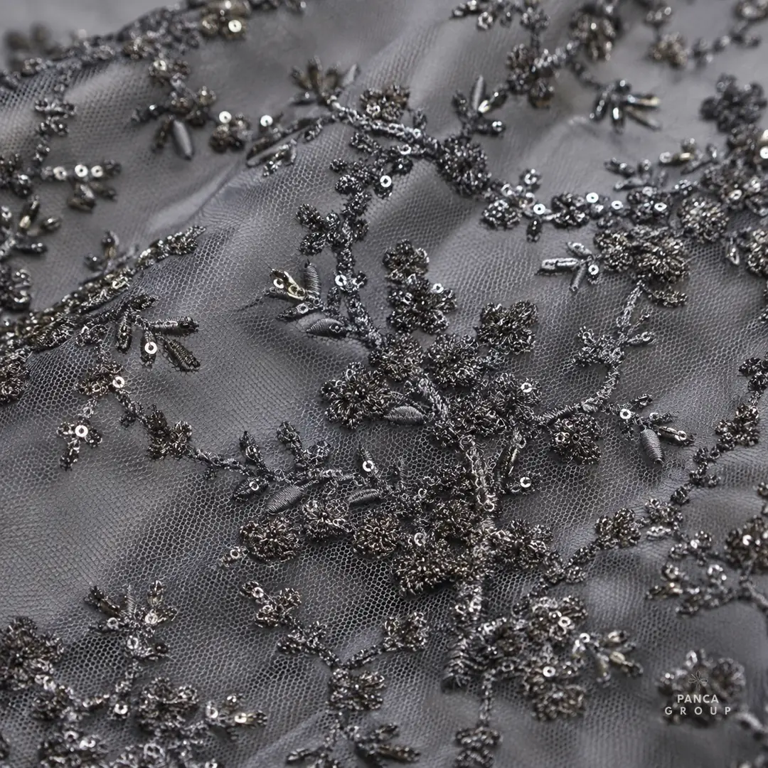 Detail bordir, payet, dan tekstur tulle kain Sterling Gunmetal